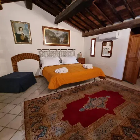 Cozy Piazza Garibaldi *