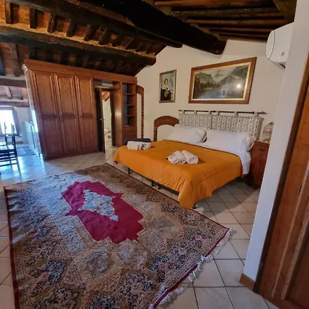 Cozy Piazza Garibaldi *